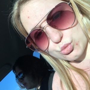 Meet your Posher, Raquel